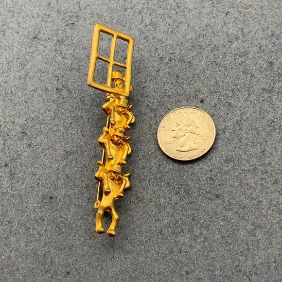 Jewelry - Four Men Window Pin Brooch Gold Climbing Tophat Acrobat Peeping Tom